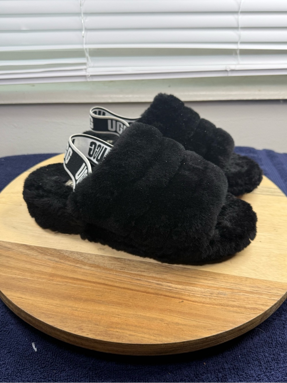 UGG Black Fluffy Slide Sandals with Branded Elastic Strap (Women’s 6)